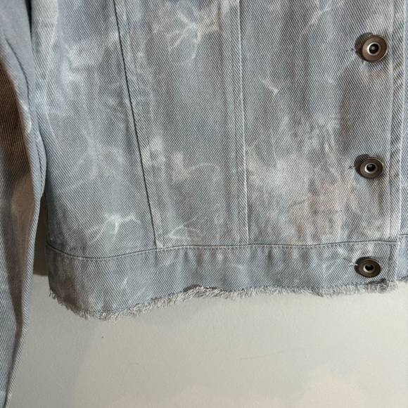 DARLING Sz S Influence Jacket in Silver Blue Light Wash Bleach Splatter NEW - Picture 2 of 10